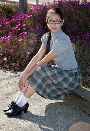 18 year old girl Amber nudes the cum from her bf's cock after they screw